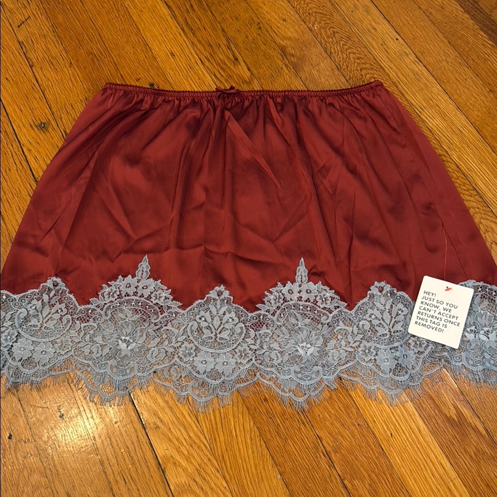 NWT Elegant Lace Trim Burgundy & Blue Lace Trim Slip Skirt